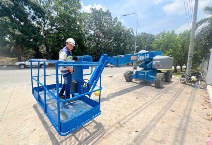 xe-boom-lift-43-met-cho-cong-trinh-tai-kcn-chon-thanh-binh-phuoc