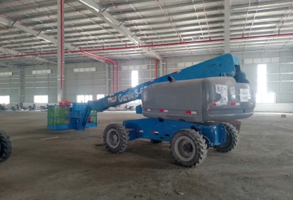 cho-thue-xe-boom-lift-43-met-cho-cong-trinh-tai-kcn-dong-phu-binh-phuoc