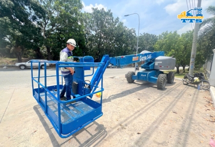 xe-boom-lift-43-met-cho-cong-trinh-tai-kcn-chon-thanh-binh-phuoc